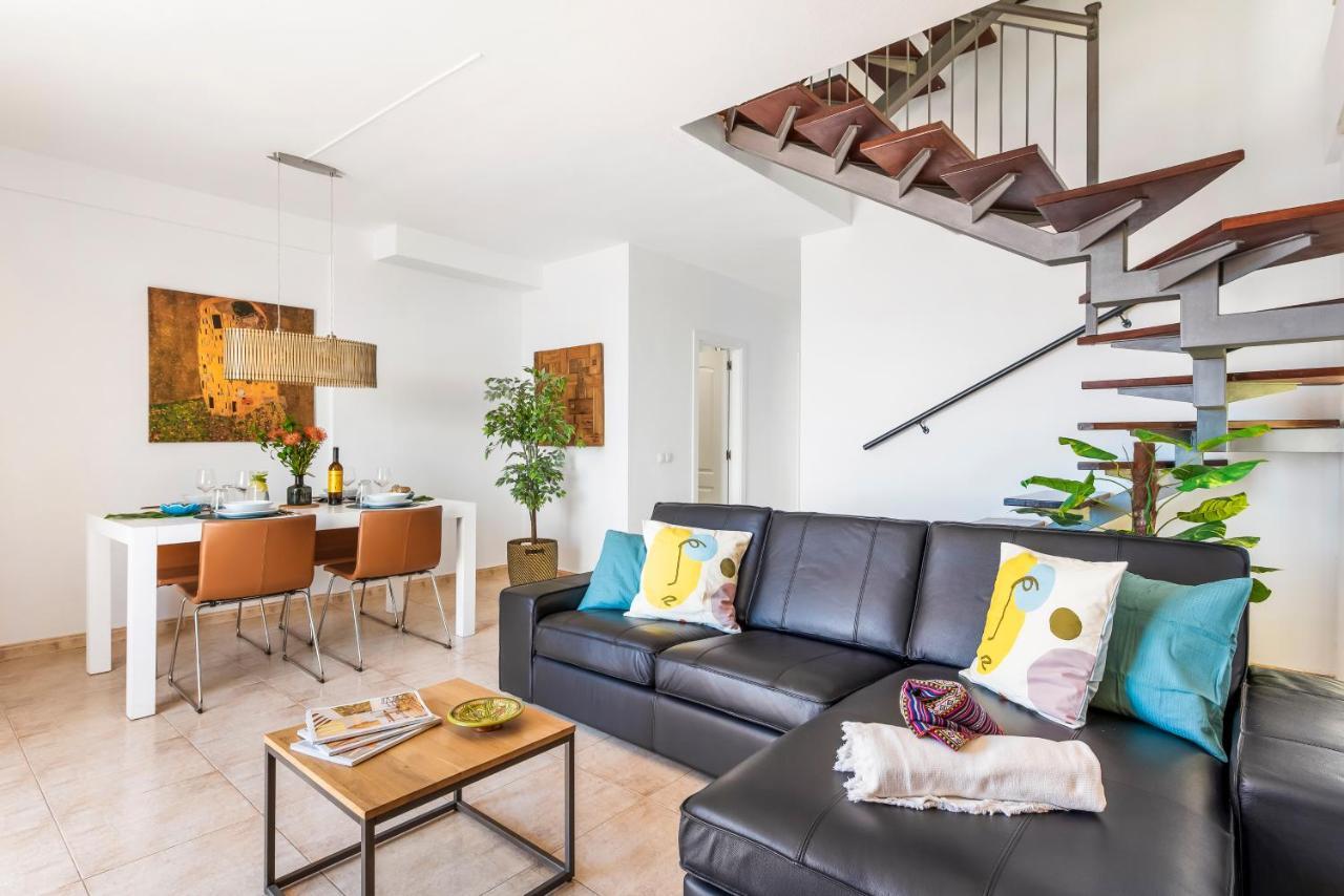 Beachfront Triplex With Swimming Pool & Parking Radazul Esterno foto