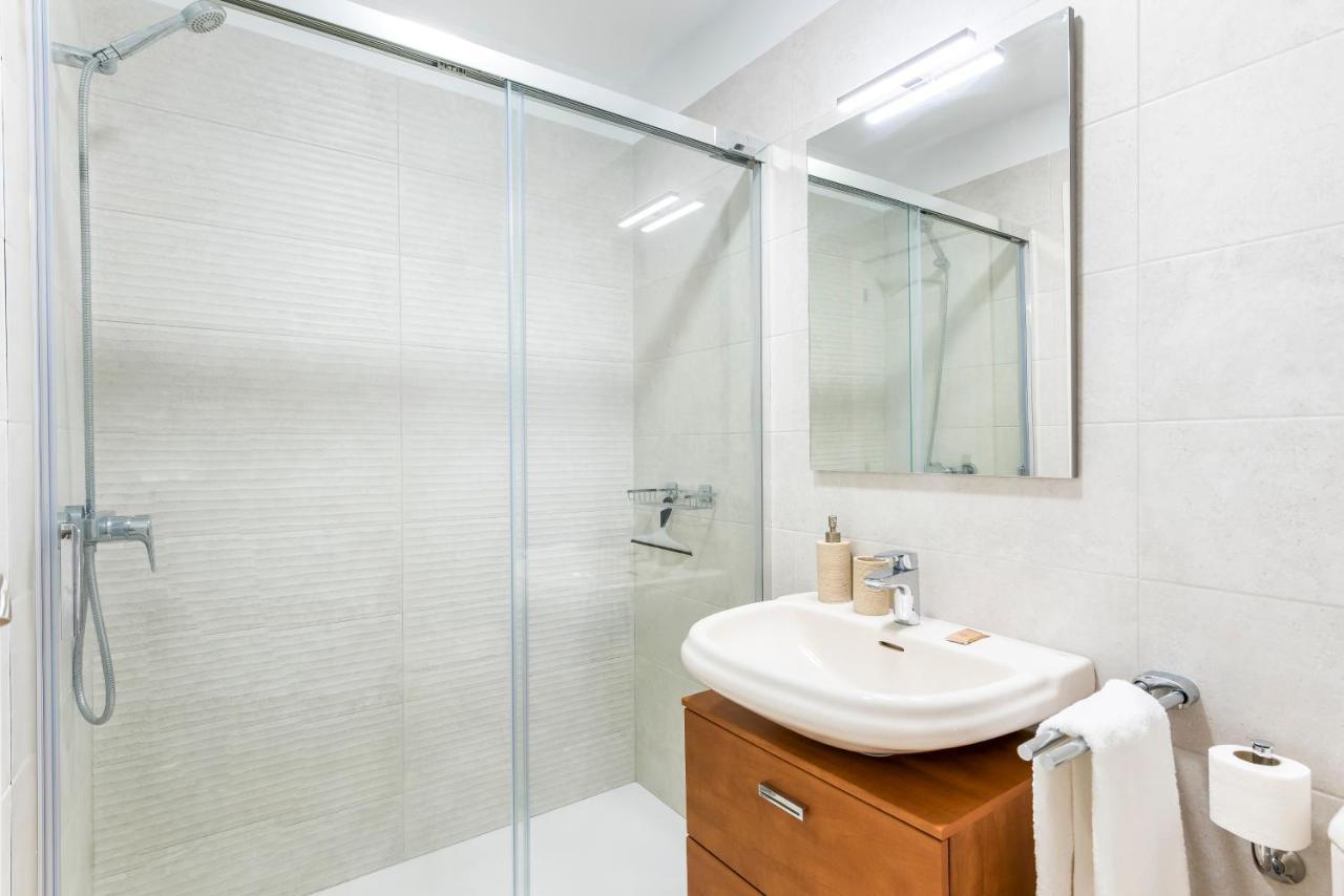 Beachfront Triplex With Swimming Pool & Parking Radazul Esterno foto