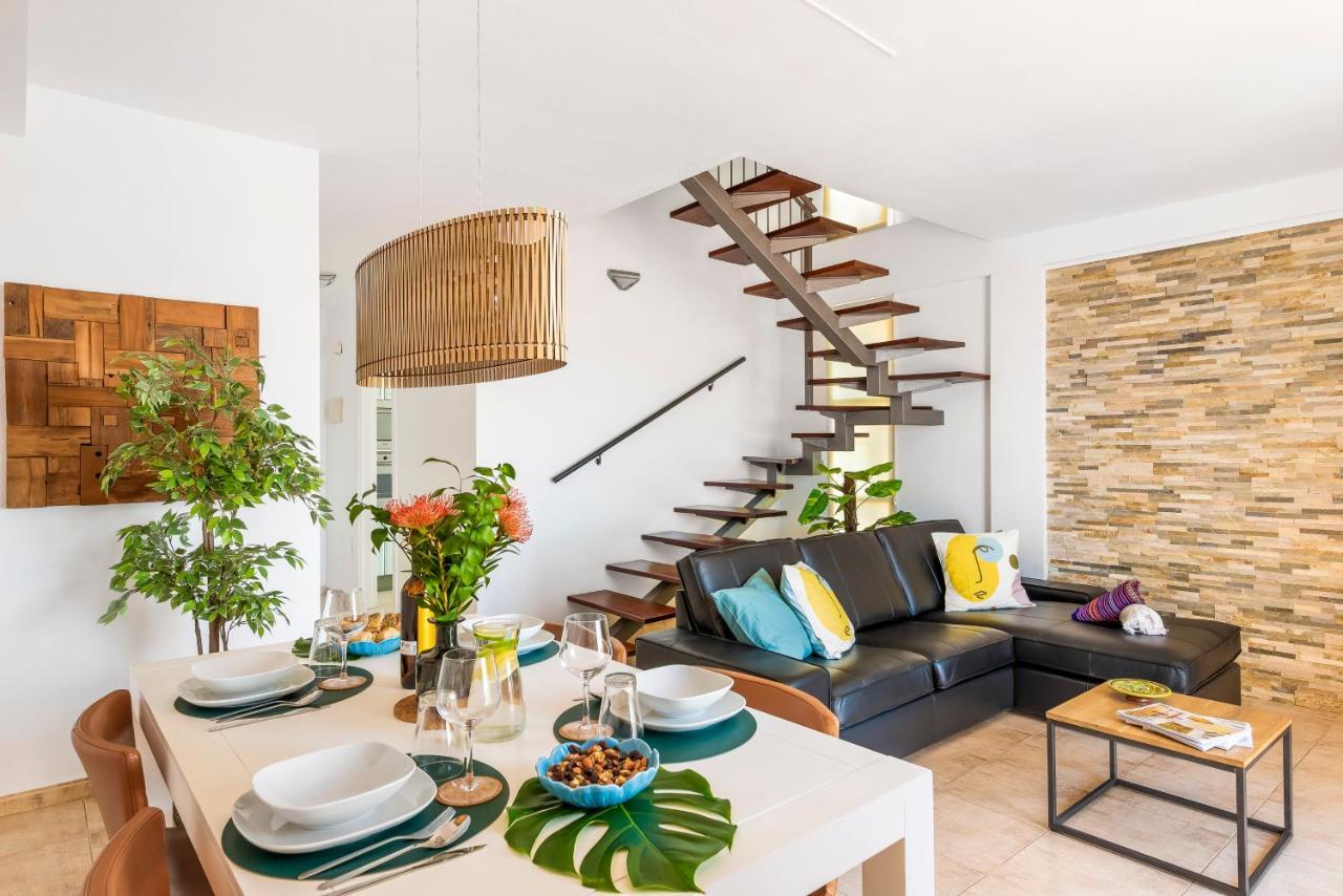 Beachfront Triplex With Swimming Pool & Parking Radazul Esterno foto